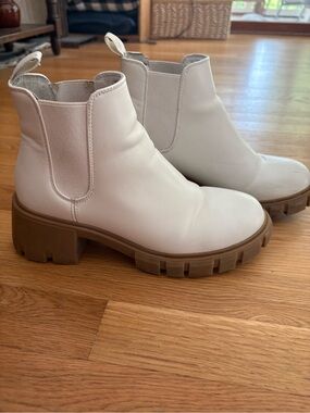 Steve Madden White Chelsea Ankle Boots with Tan Sole